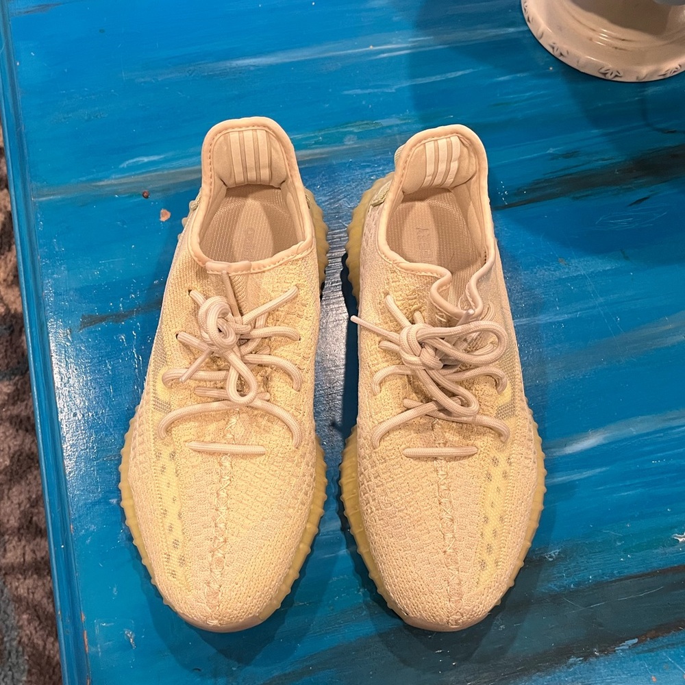 Yeezy 350 mens shoe